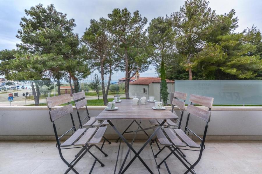 Lux Hotel Novigrad Istria Exterior foto